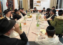 מבצע מצה והתוועדות י״א ניסן בהדר התחתון חיפה